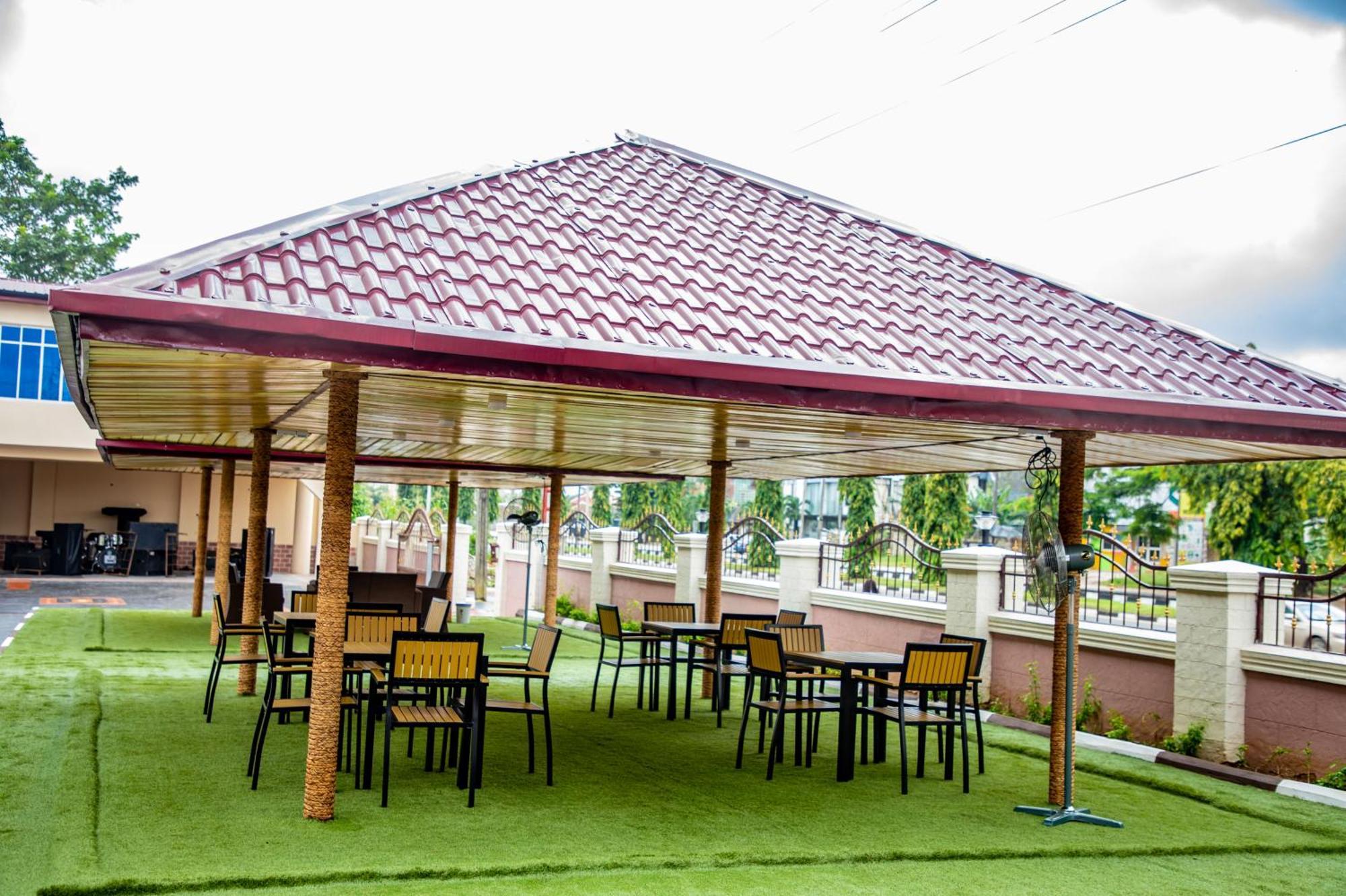 אויו Villa Hilton Hotels מראה חיצוני תמונה
