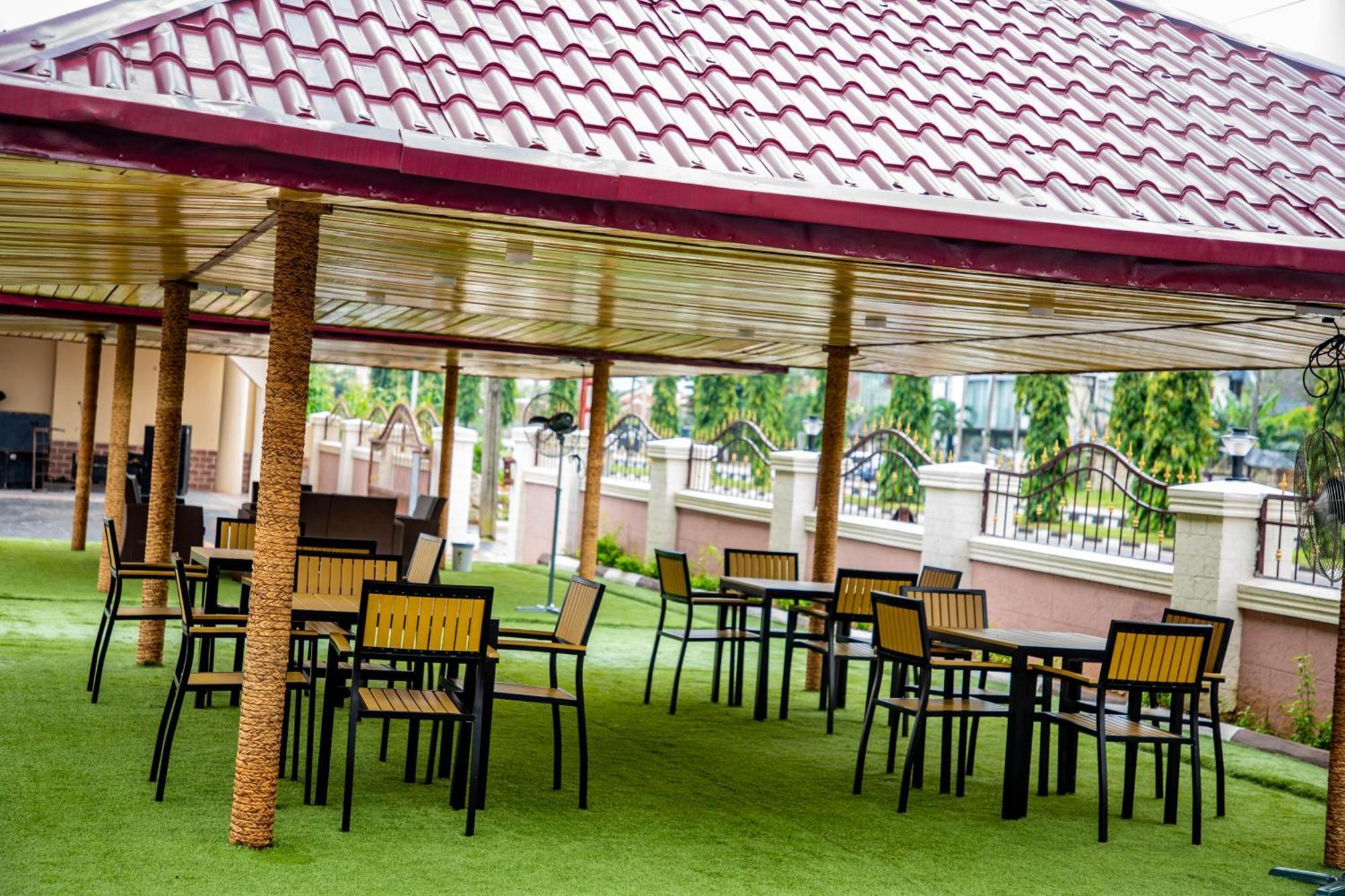 אויו Villa Hilton Hotels מראה חיצוני תמונה